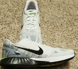 Mens Nike Lunar Flyknit running shoe